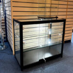 Black Aluminium Glass Shop Display Counter In Shop