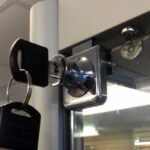 Glass Tower Shop Display Cabinet Lock